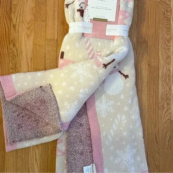 NWT Cupcakes and Cashmere Pink White Viral Snowman Throw Christmas - Picture 4 of 8